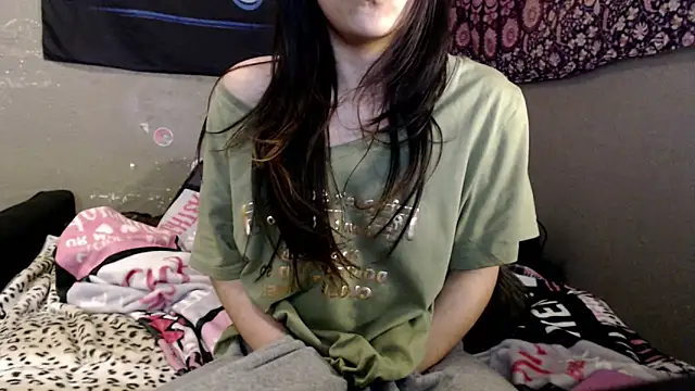 Snapshot of London_Ray chatting on 05-10-26, 12:38 London Ray online show from 05-10-26, 12:38
