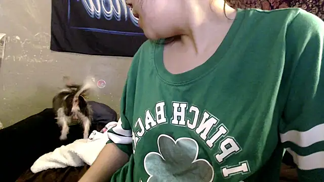Snapshot of London_Ray chatting on 05-28-26, 01:25 London Ray online show from 05-28-26, 01:25