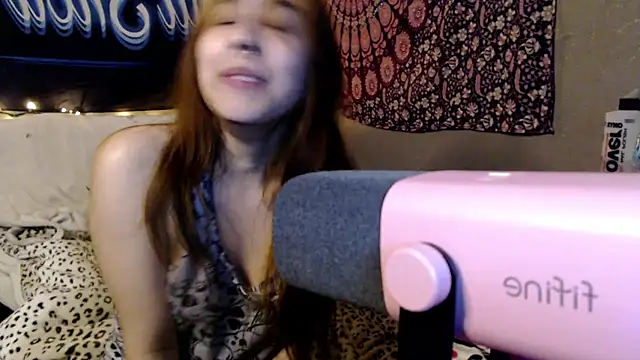 Snapshot of London_Ray chatting on 07-23-26, 01:58 London Ray online show from 07-23-26, 01:58