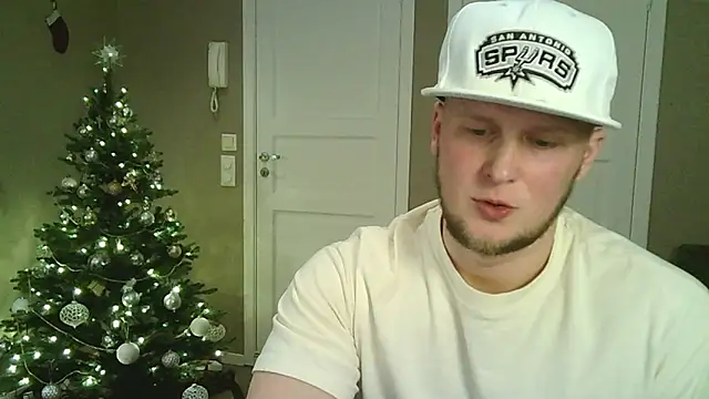 Dartanjanas13 online show from 12-18-25, 05:08