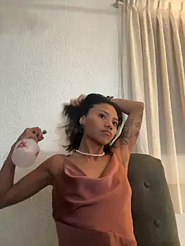 Snapshot of Nia_Desire chatting on 09-18-25, 06:59 Nia Desire online show from 09-18-25, 06:59