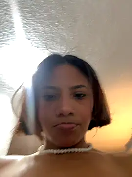 Snapshot of Nia_Desire chatting on 11-18-25, 05:12 Nia Desire online show from 11-18-25, 05:12