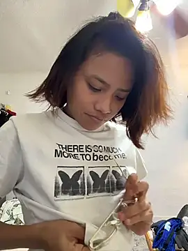 Snapshot of Nia_Desire chatting on 12-18-25, 07:47 Nia Desire online show from 12-18-25, 07:47