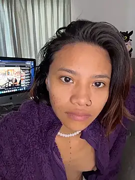 Snapshot of Nia_Desire chatting on 02-10-26, 02:32 Nia Desire online show from 02-10-26, 02:32