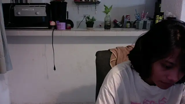 Snapshot of Nia_Desire chatting on 05-26-26, 05:03 Nia Desire online show from 05-26-26, 05:03