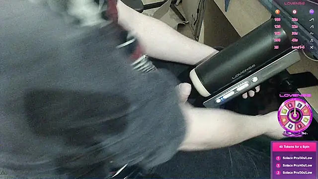 Snapshot of crocbite chatting on 02-13-26, 07:43 crocbite online show from 02-13-26, 07:43