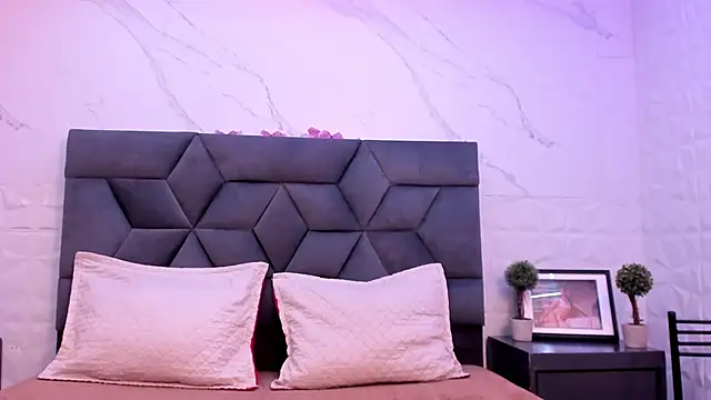 Snapshot of Maia_Park chatting on 11-14-25, 11:42 Maia Park online show from 11-14-25, 11:42