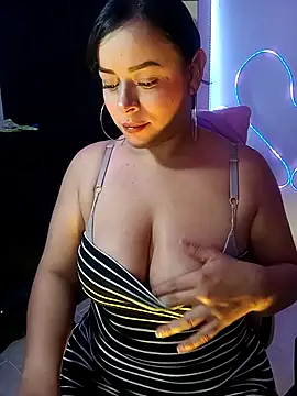 Snapshot of Danniela20 chatting on 10-26-25, 10:15 Danniela20 online show from 10-26-25, 10:15