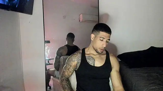 Snapshot of ThiagoLugo chatting on 09-08-25, 03:33 ThiagoLugo online show from 09-08-25, 03:33