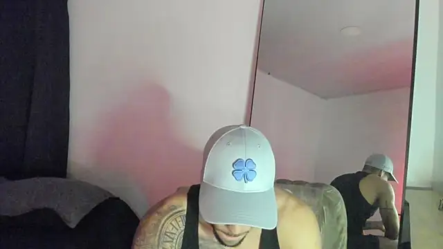 Snapshot of ThiagoLugo chatting on 10-10-25, 05:06 ThiagoLugo online show from 10-10-25, 05:06