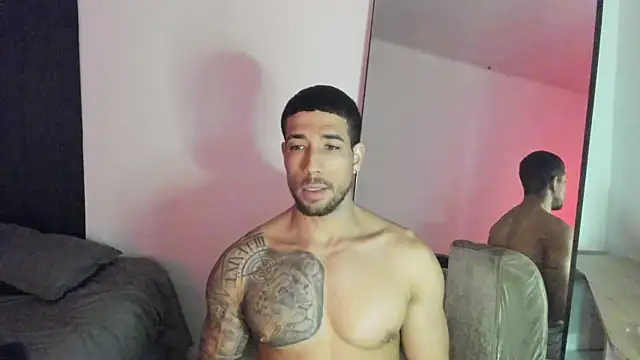 Snapshot of ThiagoLugo chatting on 10-18-25, 12:13 ThiagoLugo online show from 10-18-25, 12:13