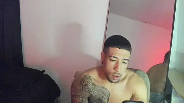 Snapshot of ThiagoLugo chatting on 11-03-25, 11:15 ThiagoLugo online show from 11-03-25, 11:15