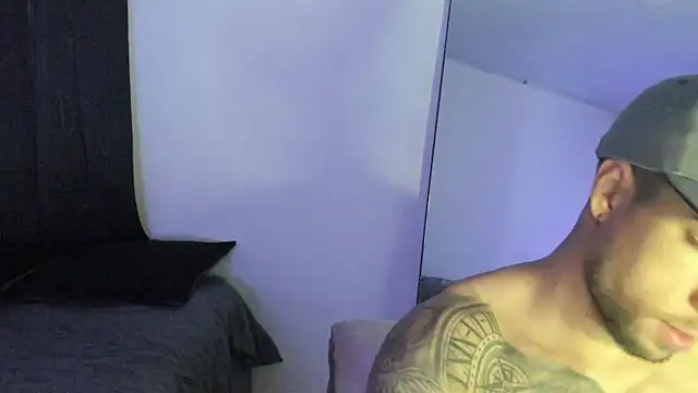 Snapshot of ThiagoLugo chatting on 12-02-25, 08:15 ThiagoLugo online show from 12-02-25, 08:15