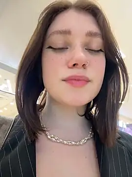 Snapshot of lucy-joy chatting on 12-23-25, 07:39 lucy-joy online show from 12-23-25, 07:39