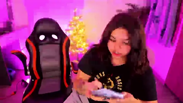 Snapshot of Verolake chatting on 01-10-26, 02:02 Verolake online show from 01-10-26, 02:02