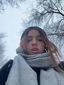 Snapshot of DollyTall chatting on 12-20-25, 09:05 DollyTall online show from 12-20-25, 09:05