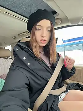 Snapshot of DollyTall chatting on 02-19-26, 07:15 DollyTall online show from 02-19-26, 07:15