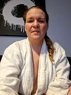 Snapshot of less-is-moore chatting on 02-12-26, 02:56 less-is-moore online show from 02-12-26, 02:56