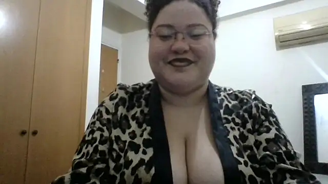 Snapshot of GoddessMocha chatting on 10-12-25, 07:13 GoddessMocha online show from 10-12-25, 07:13