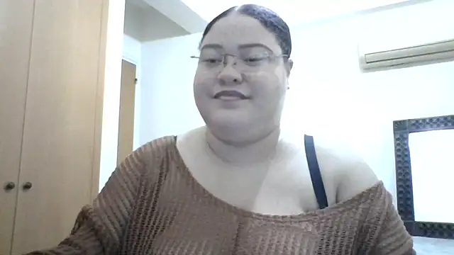Snapshot of GoddessMocha chatting on 10-19-25, 10:10 GoddessMocha online show from 10-19-25, 10:10