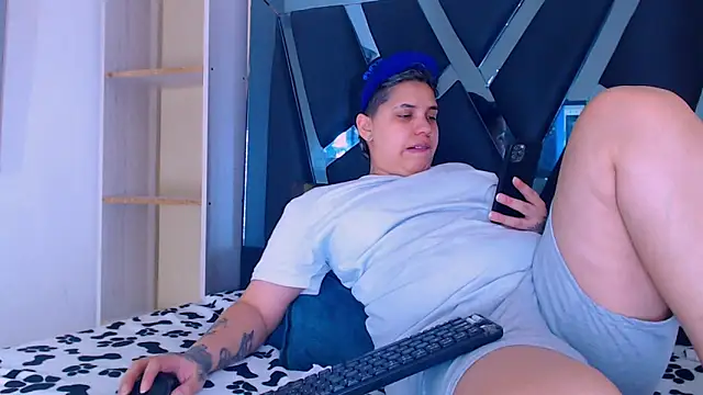 Snapshot of karla_sexy21 chatting on 10-16-25, 04:24 karla sexy21 online show from 10-16-25, 04:24