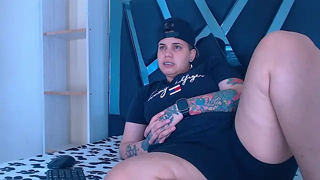 Snapshot of karla_sexy21 chatting on 10-31-25, 05:08 karla sexy21 online show from 10-31-25, 05:08