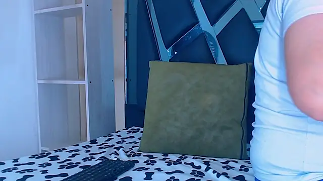 Snapshot of karla_sexy21 chatting on 11-17-25, 04:18 karla sexy21 online show from 11-17-25, 04:18