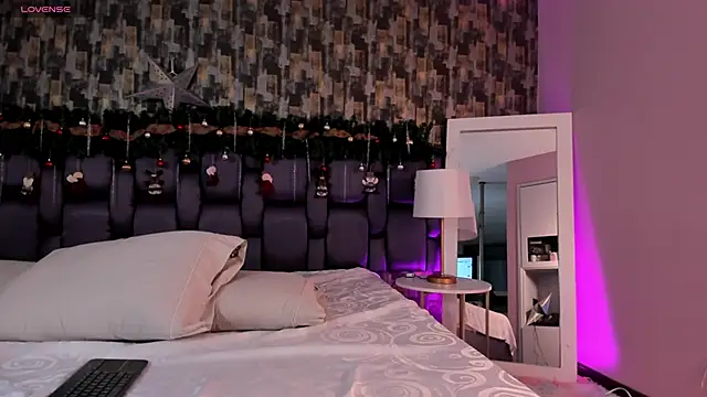 VeraBlazze online show from 12-15-25, 01:37