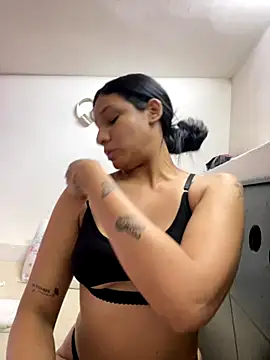 Snapshot of Danny_gonza chatting on 10-19-25, 07:47 Danny gonza online show from 10-19-25, 07:47