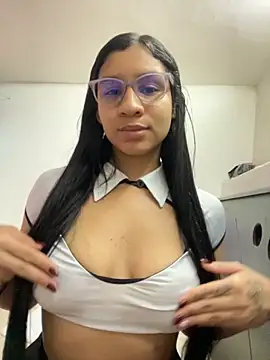 Snapshot of Danny_gonza chatting on 10-22-25, 02:12 Danny gonza online show from 10-22-25, 02:12