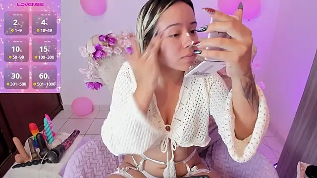 Snapshot of Nataliahenao69 chatting on 10-27-25, 02:10 Nataliahenao69 online show from 10-27-25, 02:10