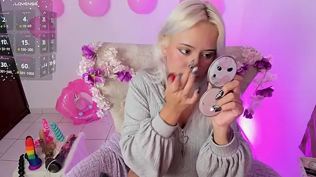 Snapshot of Nataliahenao69 chatting on 11-25-25, 01:38 Nataliahenao69 online show from 11-25-25, 01:38