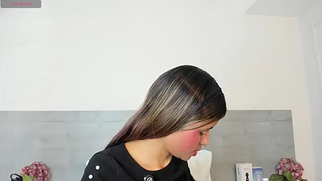 sunnyWhitee online show from 04-15-26, 07:21