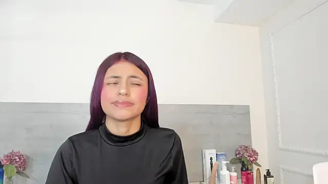 Snapshot of sunnyWhitee chatting on 04-27-26, 07:23 sunnyWhitee online show from 04-27-26, 07:23
