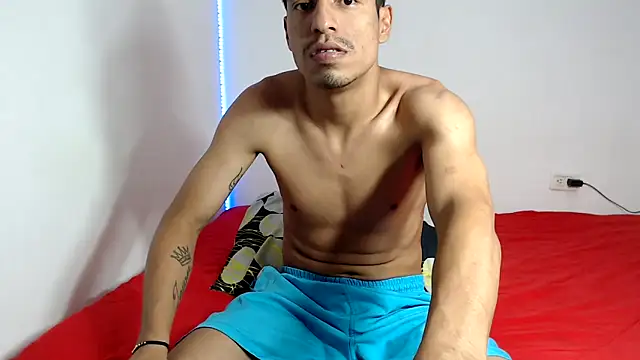 Snapshot of IsaXander743 chatting on 10-11-25, 01:05 IsaXander743 online show from 10-11-25, 01:05