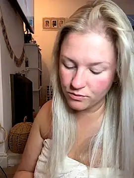 Charleigh xx online show from 10-07-25, 08:33