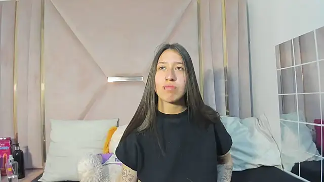 Snapshot of venusmorgan chatting on 10-15-25, 03:01 venusmorgan online show from 10-15-25, 03:01