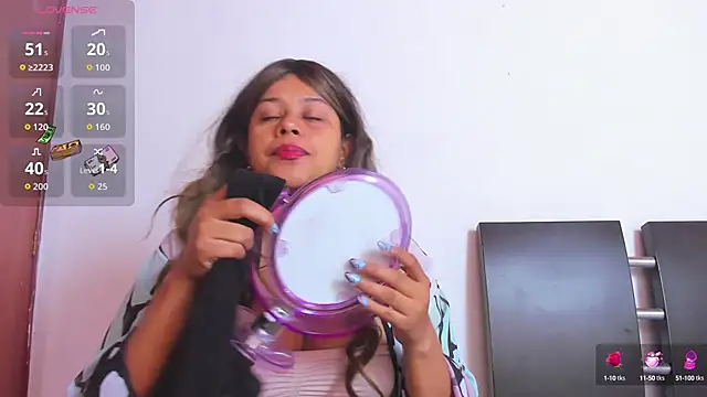 Snapshot of _Vale21_ chatting on 09-13-25, 01:22 Vale21 online show from 09-13-25, 01:22