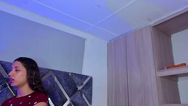 candice777 online show from 12-04-25, 11:52