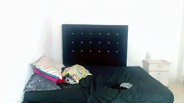 samanthaa hot  online show from 02-01-26, 01:48