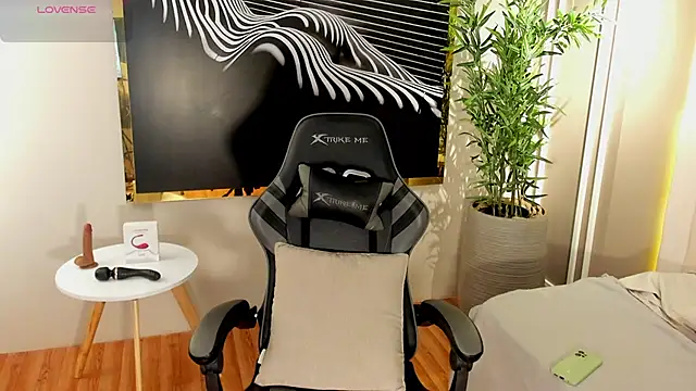 Skyyle  online show from 11-26-25, 12:28