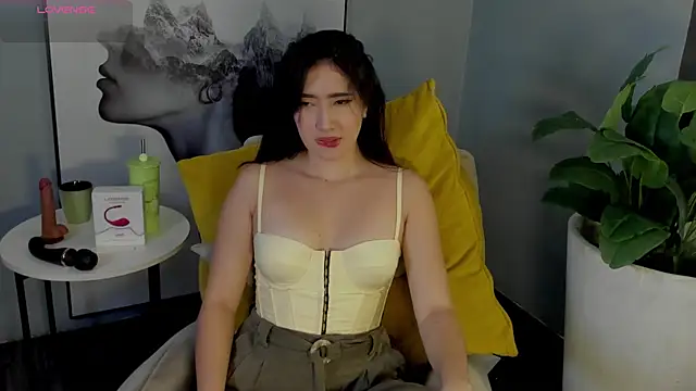 Snapshot of Skyyle_ chatting on 07-19-26, 05:27 Skyyle online show from 07-19-26, 05:27