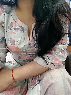Snapshot of roshni_agrawal0 chatting on 05-04-26, 02:46 roshni agrawal0 online show from 05-04-26, 02:46