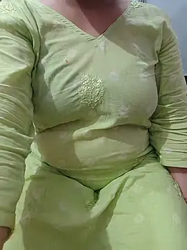 Snapshot of roshni_agrawal0 chatting on 06-29-26, 09:59 roshni agrawal0 online show from 06-29-26, 09:59