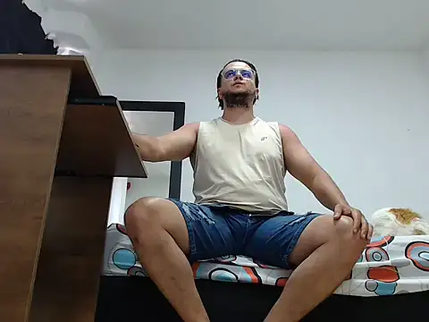Snapshot of cloudsxxx chatting on 06-16-26, 03:47 cloudsxxx online show from 06-16-26, 03:47