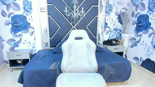 Snapshot of LatinaHoleQueen chatting on 09-22-25, 02:30 LatinaHoleQueen online show from 09-22-25, 02:30