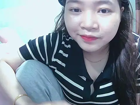 Snapshot of Lily3322 chatting on 09-28-25, 03:17 Lily3322 online show from 09-28-25, 03:17