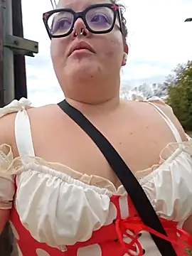 nuttiebuddy1 online show from 10-31-25, 07:26