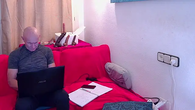 IvonneAndDom online show from 02-18-26, 11:17