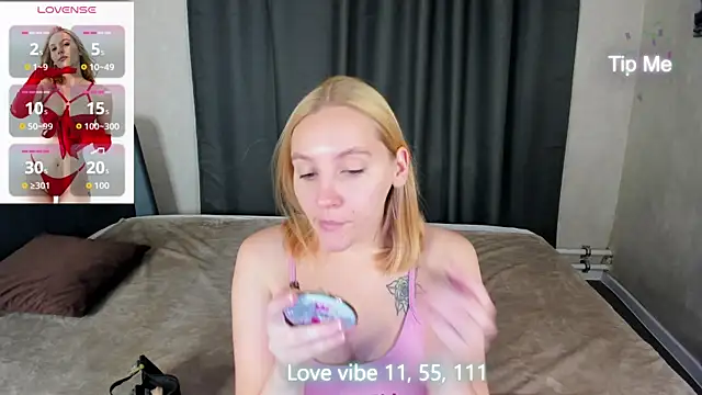 Snapshot of Anna_Chelsea chatting on 10-20-25, 12:44 Anna Chelsea online show from 10-20-25, 12:44